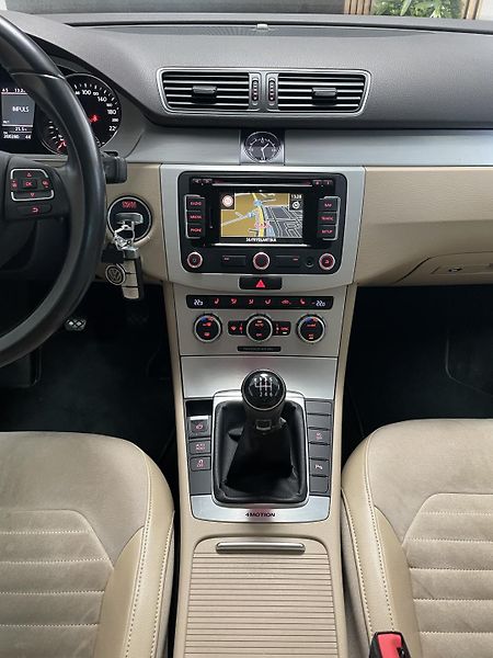 Volkswagen Passat 2.0 TDi 4x4 ČR 6M NAVI XENON - fotka 23 z 27