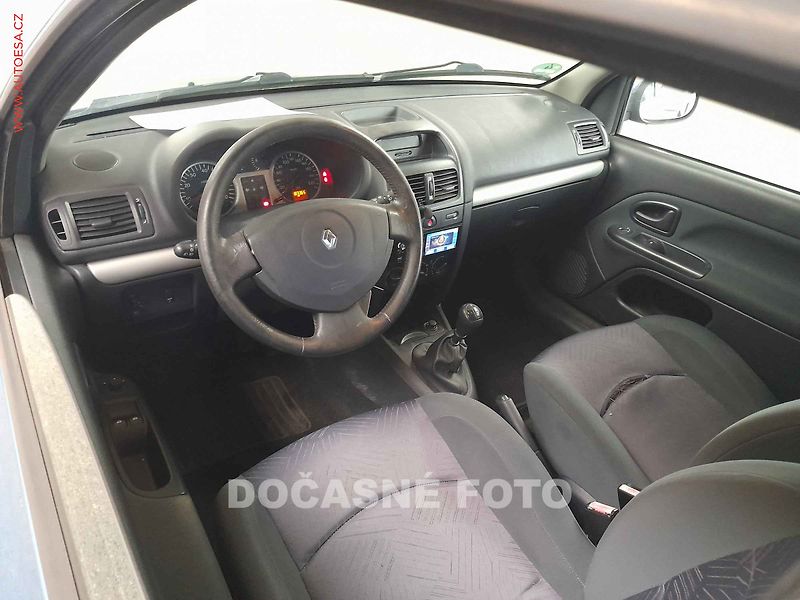 Renault Clio (2003) 1.4 - fotka 3 z 3
