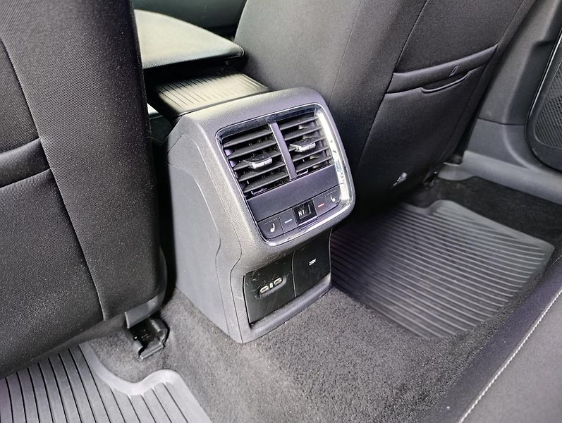 Škoda Octavia 2.0TDi 110kW DSG STYLE ČR - fotka 13 z 27