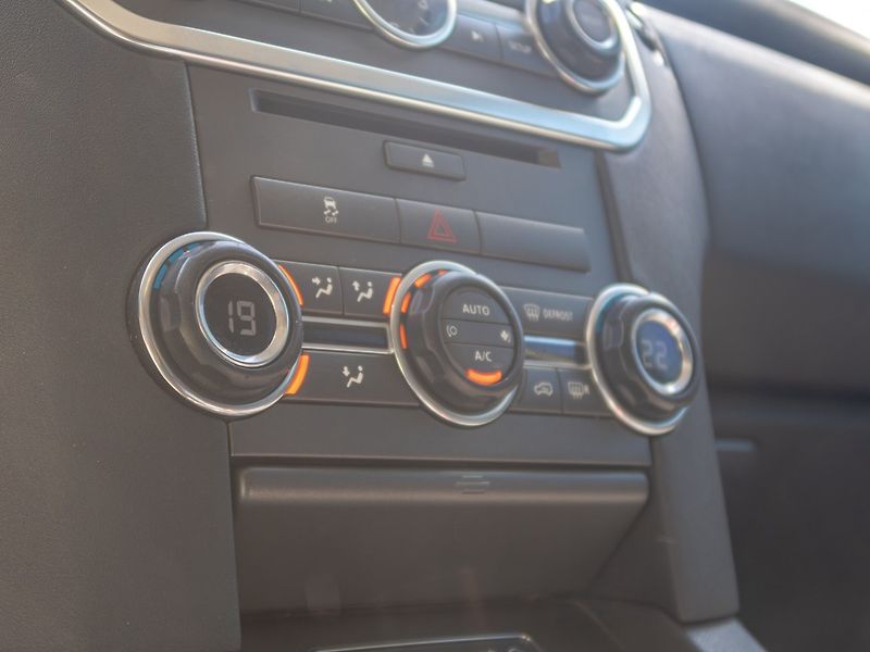 Land Rover Discovery (2013) 3.0D 155KW 7sed – NAVIJÁK - fotka 27 z 57