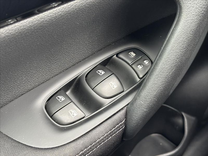 Nissan Qashqai 1,3 DIG-T Acenta VÝHŘEV KAMERA - fotka 24 z 37