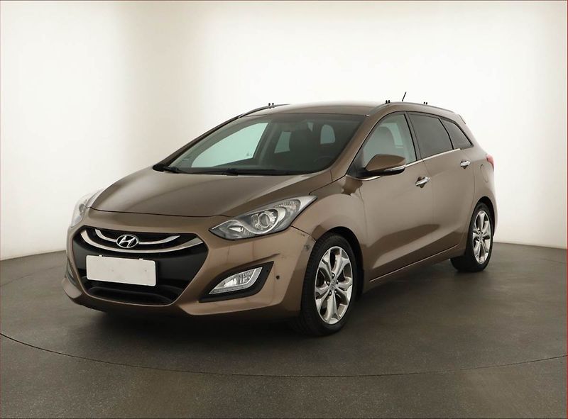 Hyundai i30 (2012) 1.6 GDI, Xenony, Tempomat - fotka 2 z 14