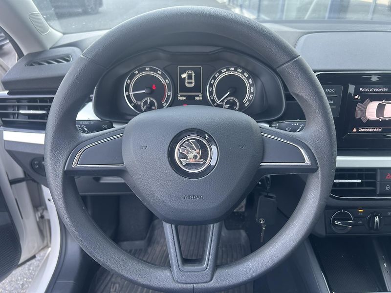 Škoda Scala 1.0TSI 85kW AMBITION - fotka 15 z 21