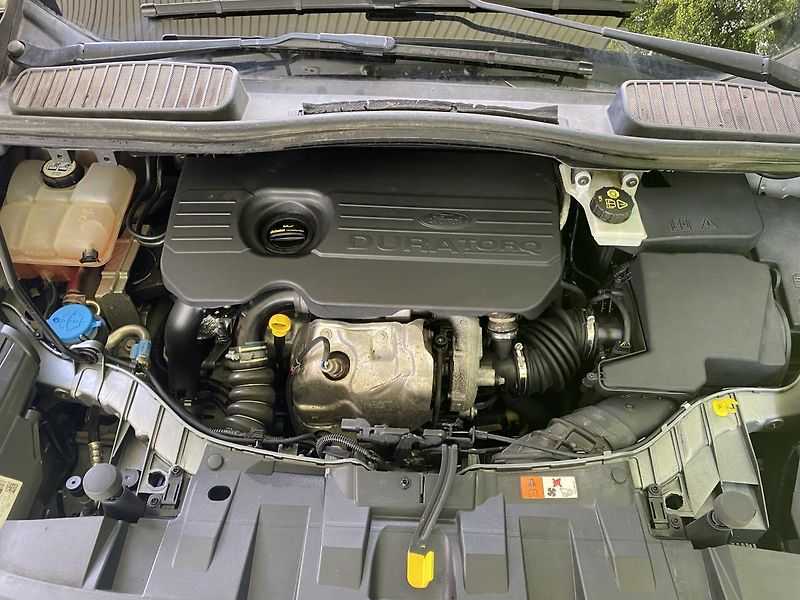 Ford Grand C-MAX (2016) 1.5 TDCi Plus-7 míst - fotka 19 z 26