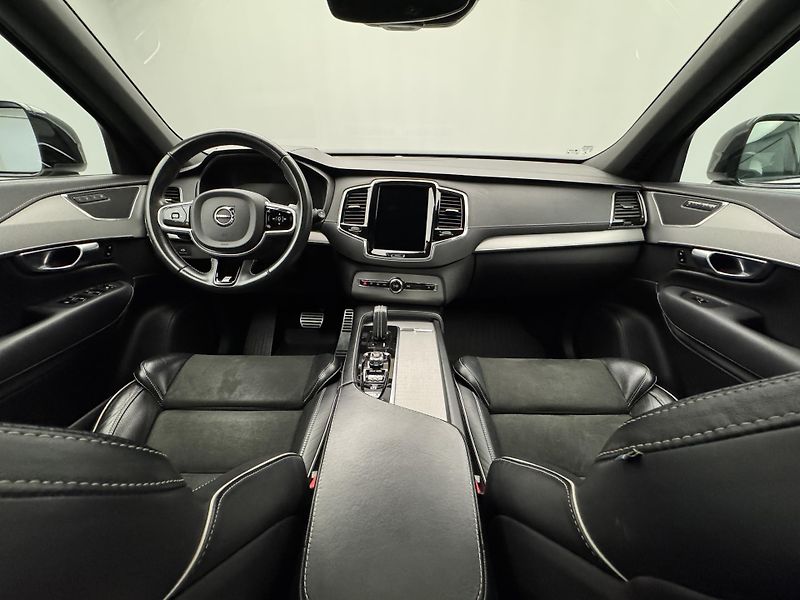 Volvo XC90 B5 AWD R-DESIGN AUT - fotka 2 z 53