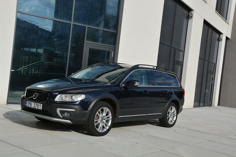 Volvo XC70 D5 SUMMUM 4x4 TAŽNÉ  - fotka 13 z 45