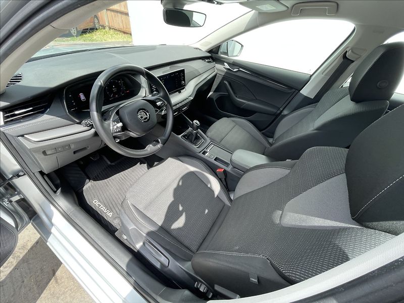 Škoda Octavia 2,0 TDI Combi Ambition Plus TA - fotka 5 z 23