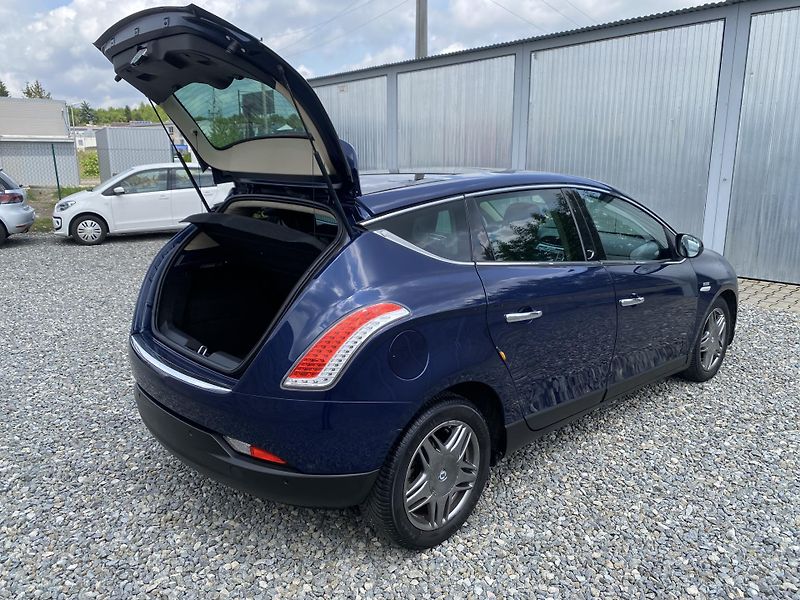Lancia Delta 2.0JTD 165PS SPORT NAVI SERVIS - fotka 116 z 169