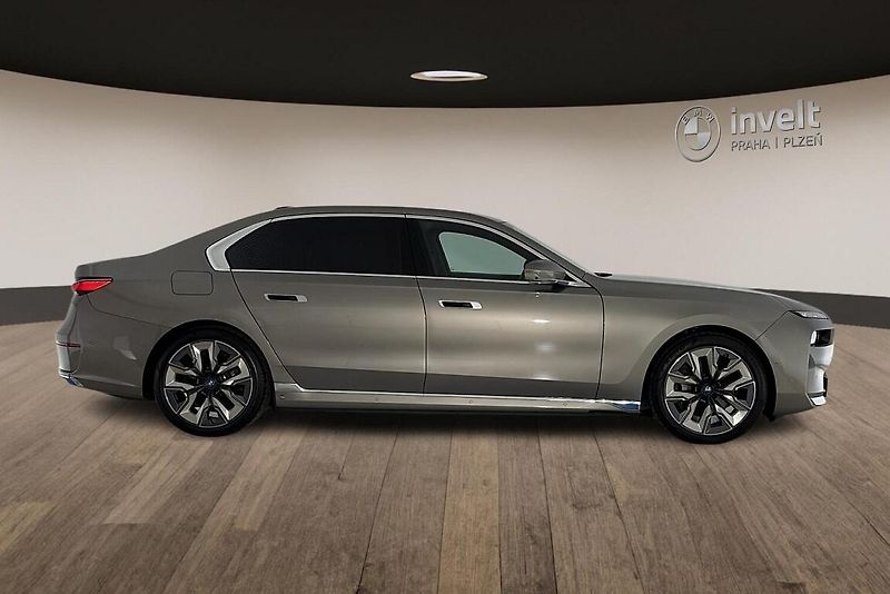 BMW i7 xDrive60 - fotka 2 z 27