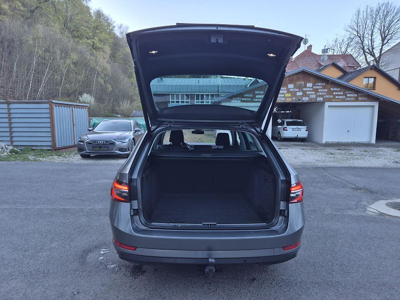 Škoda Superb Combi 2,0TDi DSG 110kw 17ALU - fotka 14 z 48