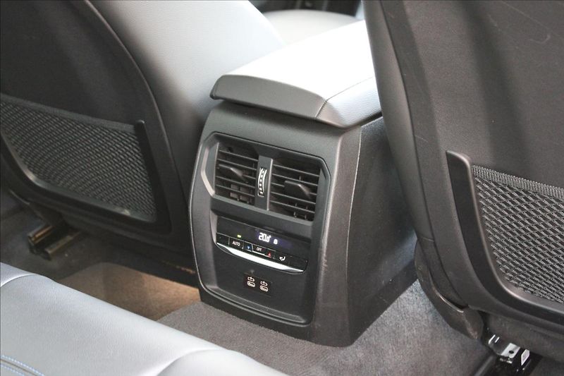 BMW Řada 3 320xd / M-PAKET / HUD / CZ - fotka 34 z 44