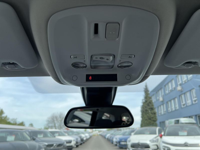 Peugeot 308 1.6HDi NAVI KLIMA TAŽNÉ ALU - fotka 20 z 45