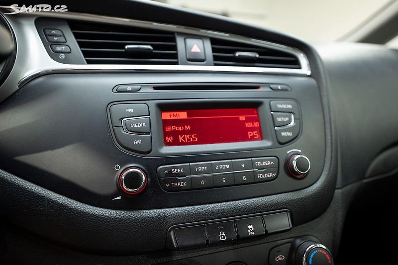 Kia Ceed 1.4 CVVT 74 kW serv.kniha - fotka 12 z 27