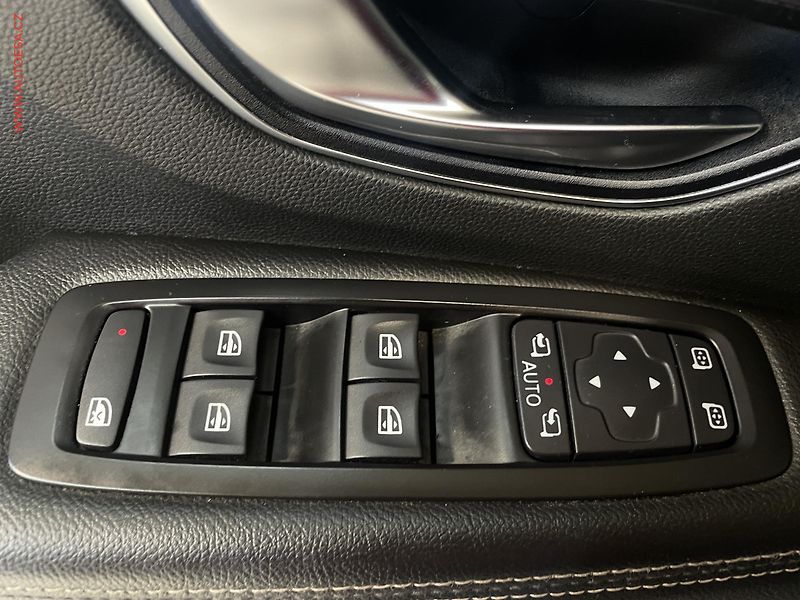 Renault Scénic (2017) 1.6 dCi, Intense, LED, kamera - fotka 11 z 17