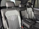 Volkswagen Tiguan Allspace 2,0 TDi  DSG 4x4 R-Line Matrix - náhled 14