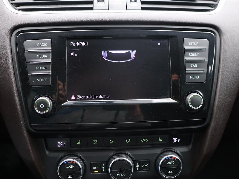Škoda Octavia 2,0 TDI 135kW DSG 4x4 Scout - fotka 18 z 28