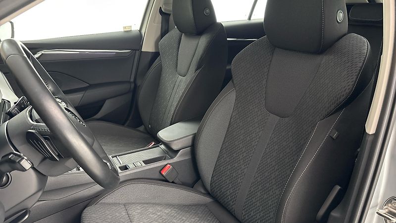 Škoda Octavia 2.0 TDI DSG Style Combi - fotka 15 z 26