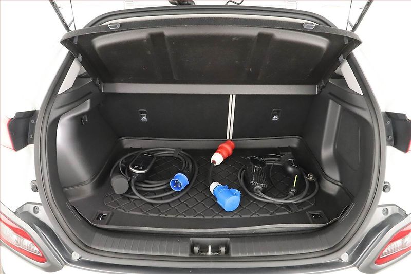 Hyundai Kona (2018) Electric 64 kWh, SoH 90% - fotka 20 z 20