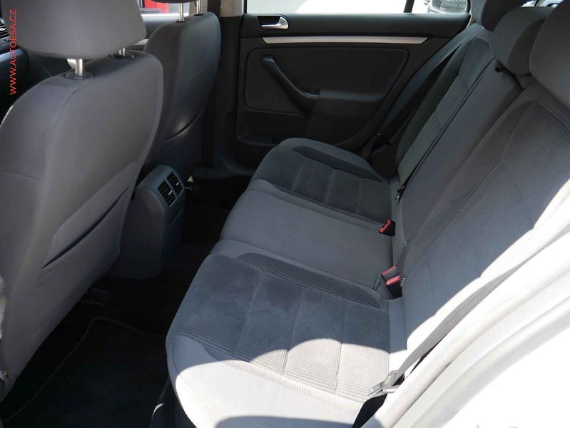 Volkswagen Golf (2009) 1.9 TDi, ČR, AC, výhřev sed - fotka 10 z 15