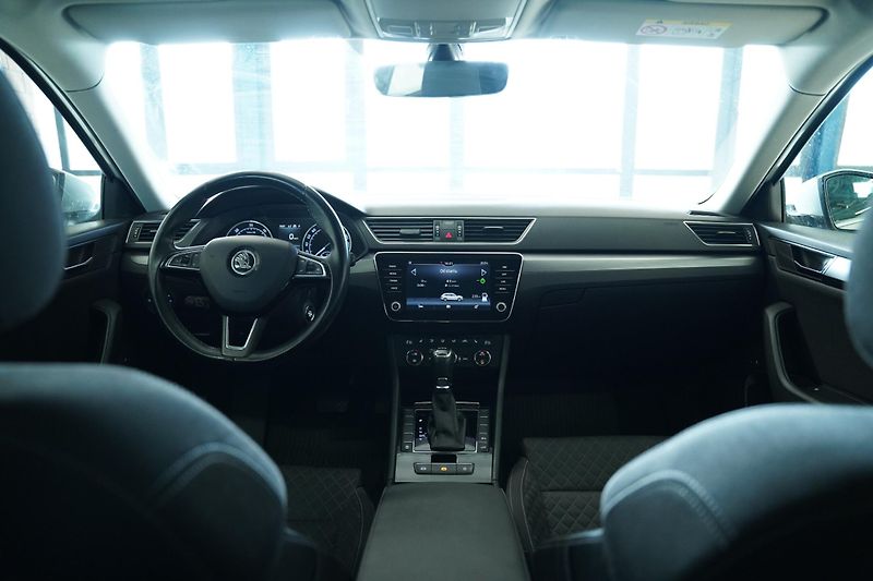Škoda Superb - fotka 5 z 25
