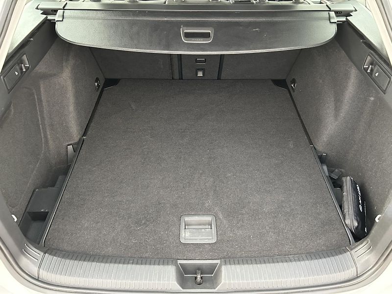 Volkswagen Golf 1.5 TSi Life - fotka 23 z 24