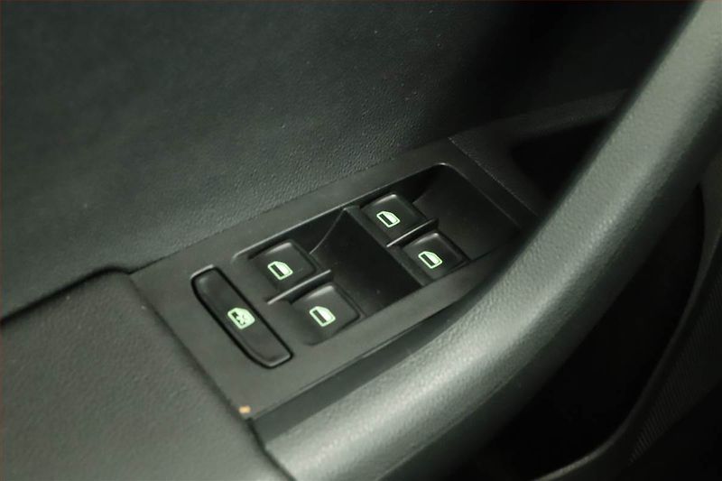 Škoda Octavia (2015) 1.6 TDI, Tempomat - fotka 8 z 13