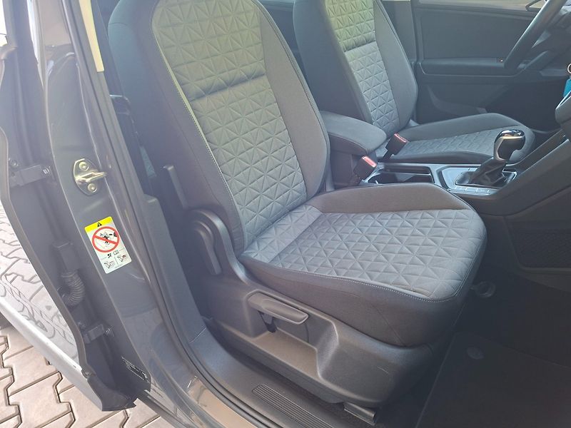 Volkswagen Tiguan (2022) 2.0TDI 110kW DSG LIFE - fotka 27 z 50
