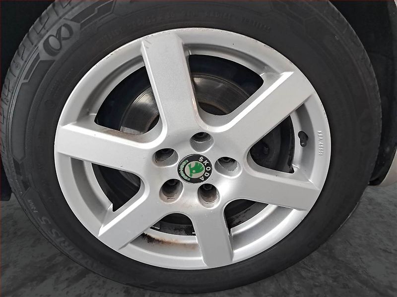Škoda Octavia (2011) 1.6 TDI, Tempomat - fotka 14 z 15