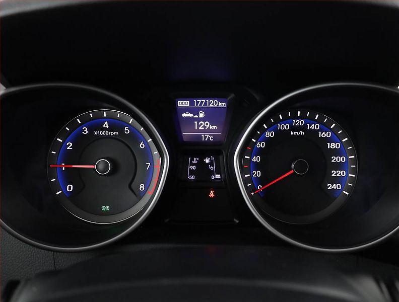 Hyundai i30 (2015) 1.6 MPI, Tempomat - fotka 9 z 17