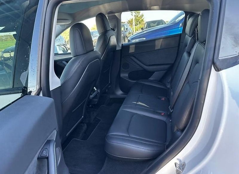 Tesla Model Y Long Range AWD FSD  - fotka 6 z 6