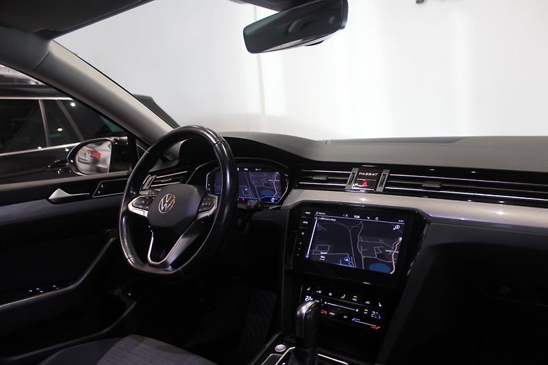 Volkswagen Passat (2021) 2.0TDI DSG Display LED - fotka 23 z 34