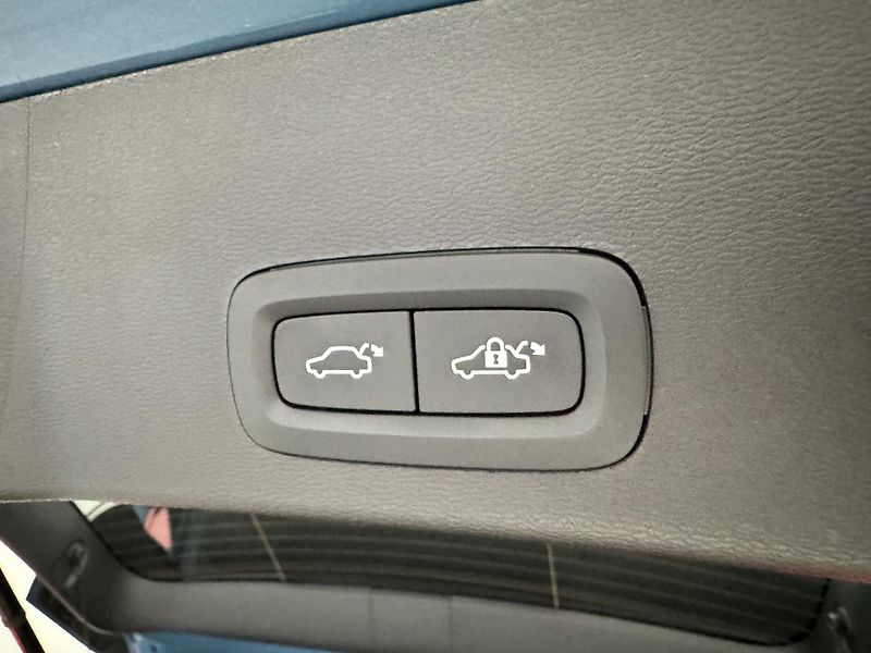 Volvo XC40 T4 RECHARGE ULTIMATE AUT - fotka 23 z 51