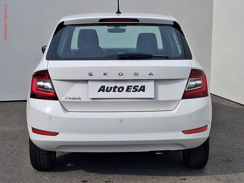 Škoda Fabia (2019) 1.0 TSi, 1.maj,ČR, Style, LED - fotka 5 z 17