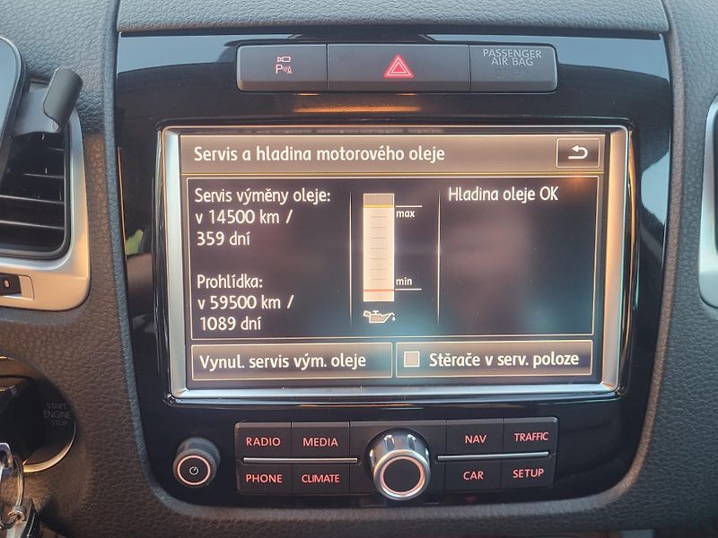 Volkswagen Touareg 4.2V8 TDi 250kW*1.MAJITEL* - fotka 18 z 40