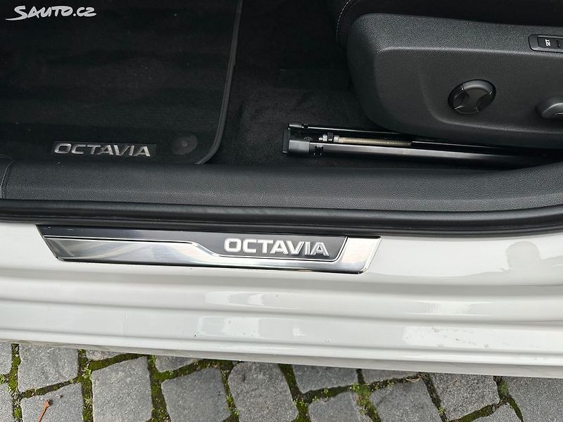 Škoda Octavia 2,0 TDI Sportline paket - fotka 28 z 43