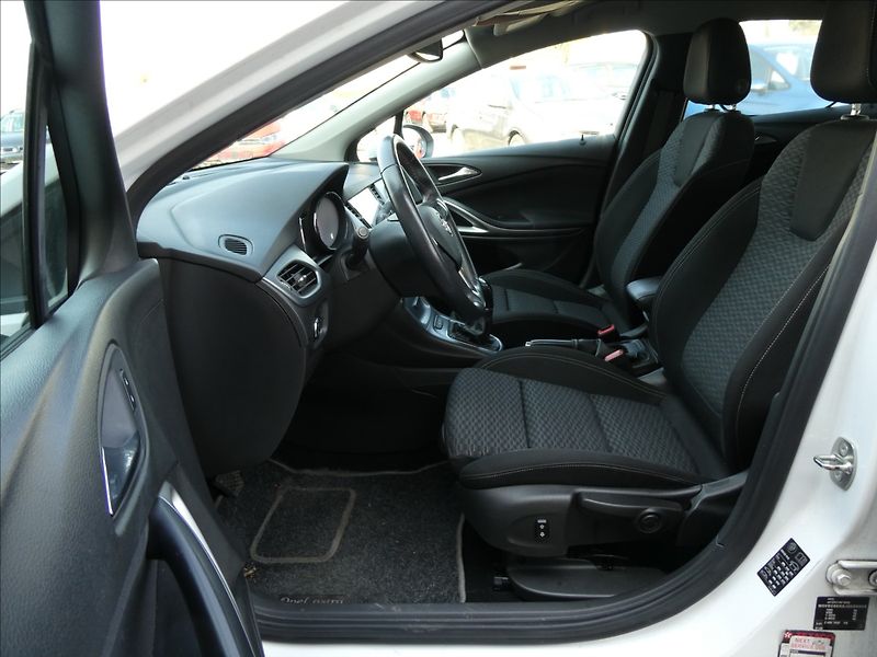 Opel Astra 1,6 CDTi 81kW,2x kola,serviska - fotka 16 z 40