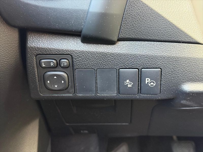 Toyota Auris 1,6 Selection - fotka 18 z 19