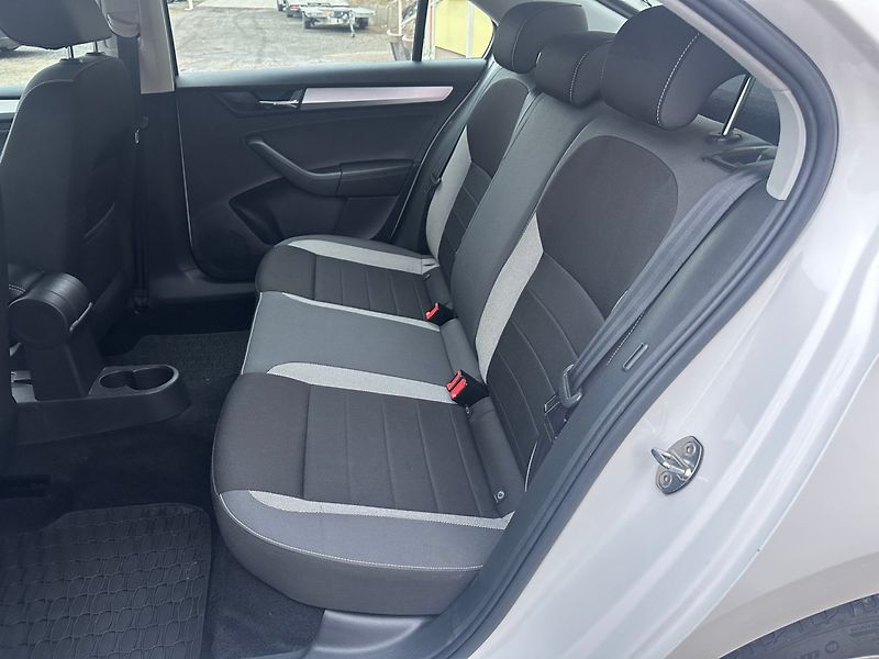 Škoda Rapid 1.4 TSI DSG/1MAJ/CZ/DPH/Výhřev - fotka 12 z 37