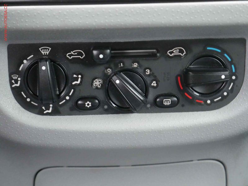 Citroën C3 (2002) 1.6i, Klima - fotka 13 z 14