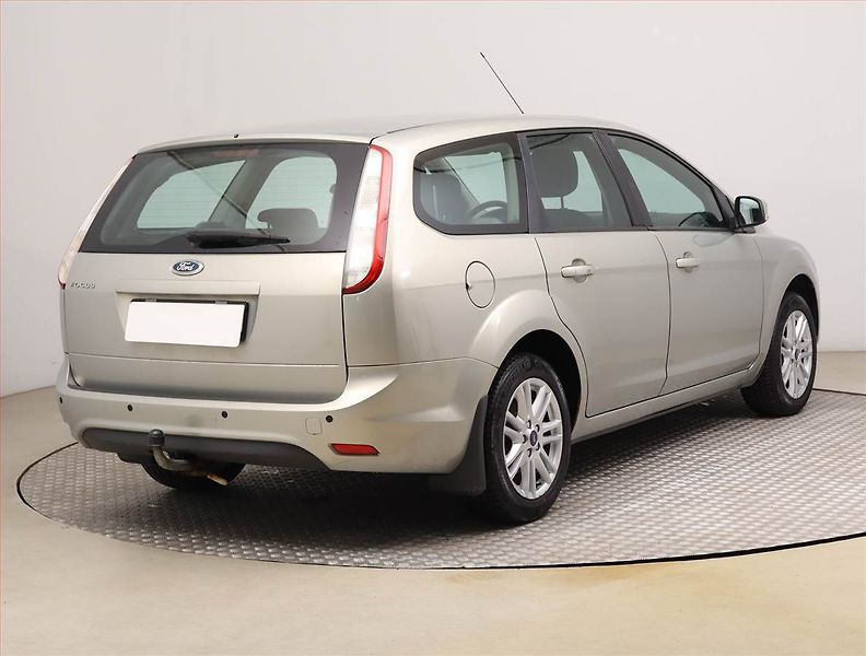 Ford Focus (2010) 1.6 16V, po STK, Tažné - fotka 5 z 15