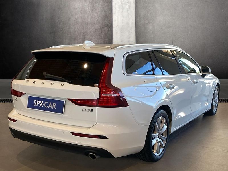 Volvo V60 D3 AWD MOM PRO - fotka 3 z 26