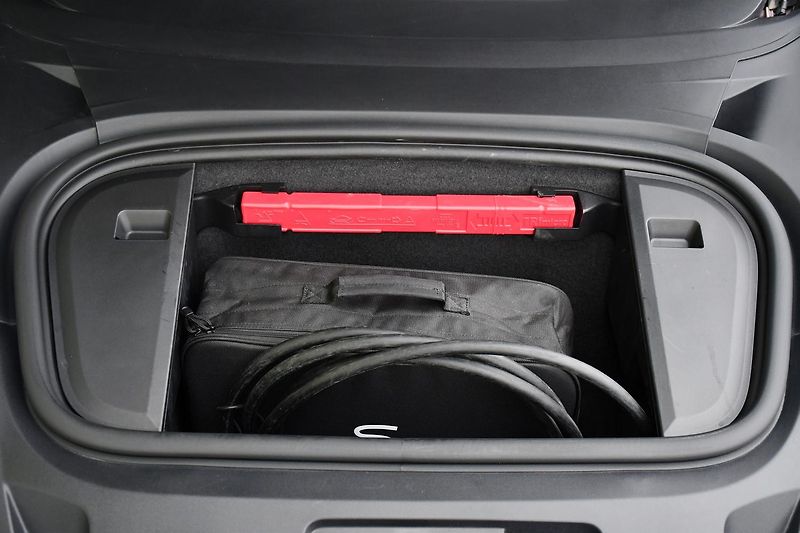 Porsche Taycan PERFORMANCE BATTERY PLUS - fotka 42 z 42