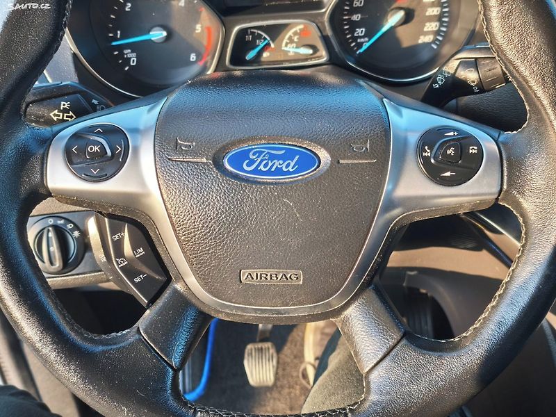 Ford Kuga (2016) - fotka 27 z 39
