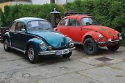 02 - Láska k automobilům, a broukům především, zažehla v srdci dnes padesátiletého muže už v době socialismu. Tehdy se Jaromírovu otci naskytla příležitost koupit starší vůz Volkswagen Brouk. Do Československa přijel z Afriky, jenže se tady porouchal.