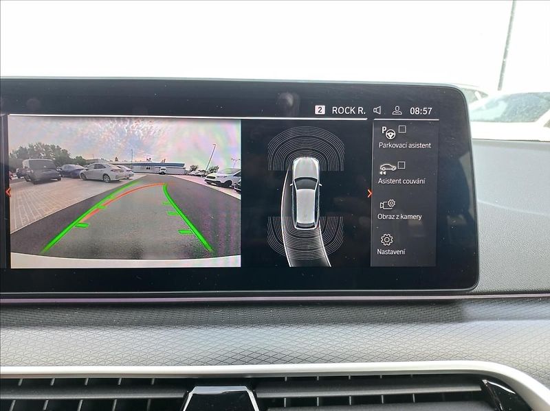 BMW Řada 5 530d Touring xDrive M-paket - fotka 23 z 26