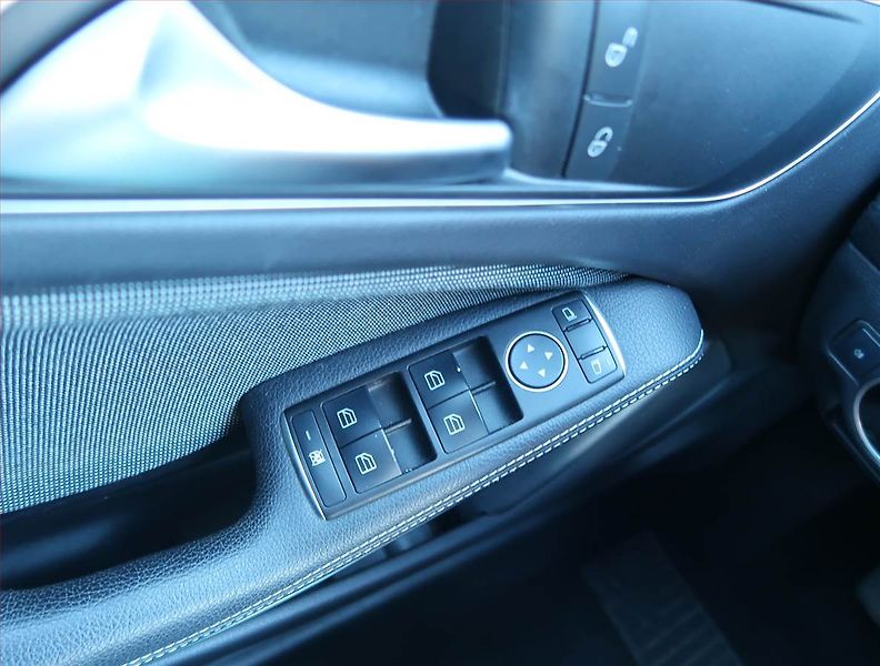 Mercedes-Benz Třídy A (2016) A 180, Serv.kniha, Kůže - fotka 15 z 15