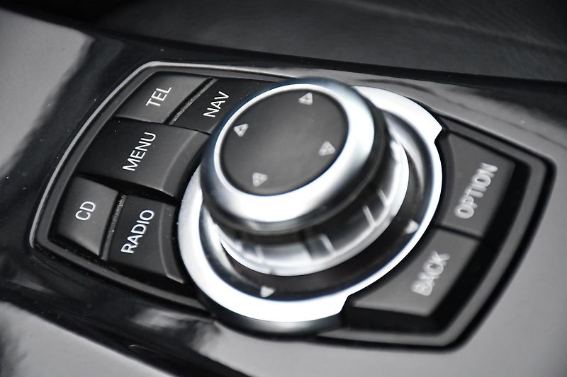 BMW Řada 5 530d xDrive ČR 2xKOLA - fotka 32 z 47