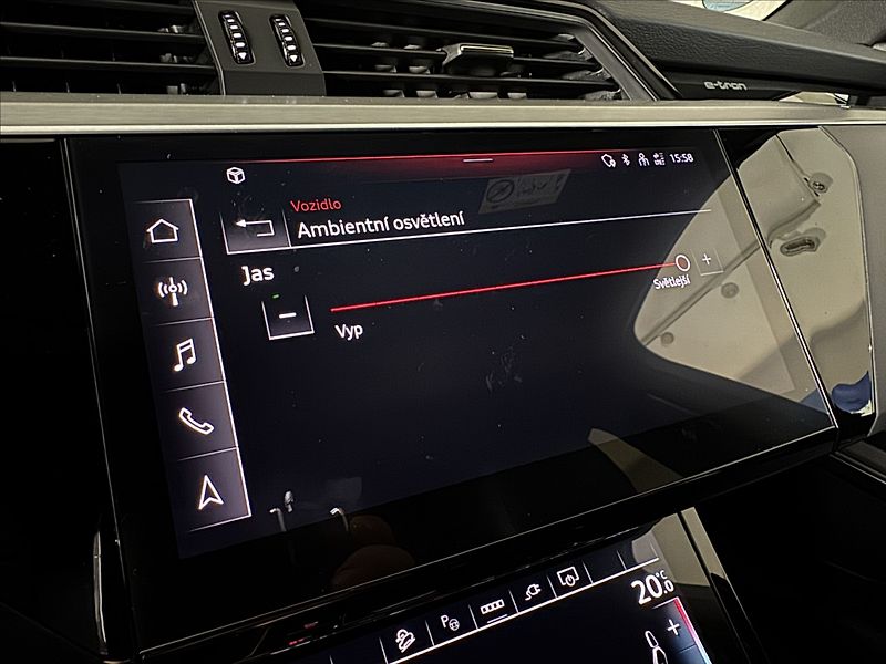 Audi e-tron 300kW S-Line exclusive - fotka 33 z 47