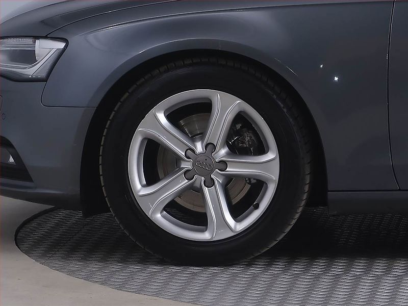 Audi A4 (2013) 2.0 TDI, Bi-Xenony, Tempomat - fotka 14 z 19