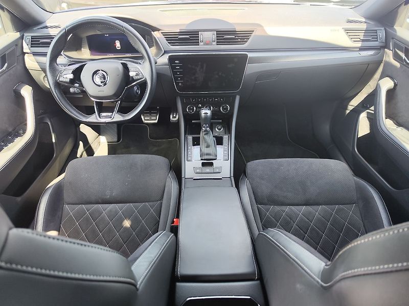 Škoda Superb 2.0 TDI/147kW Sportline DSG 4x - fotka 14 z 36